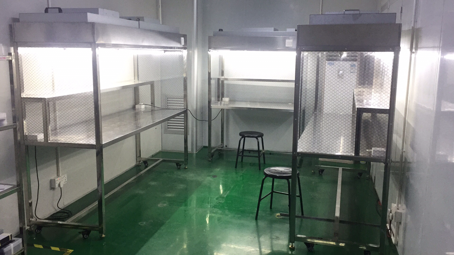 大亞灣防靜電不銹鋼鋁型材無塵潔凈工作臺(tái)制作廠家 大亞灣防靜電不銹鋼鋁型材無塵潔凈工作臺(tái)制作廠家